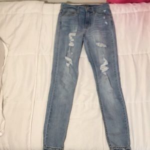 Aéropostale light washed blue ripped denim jeans